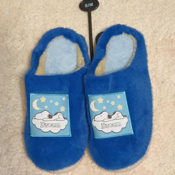 NWT ~ Snoopy (S/M) Sherpa Fleece Lined Plush Scuff Slippers - Picture 1 of 6